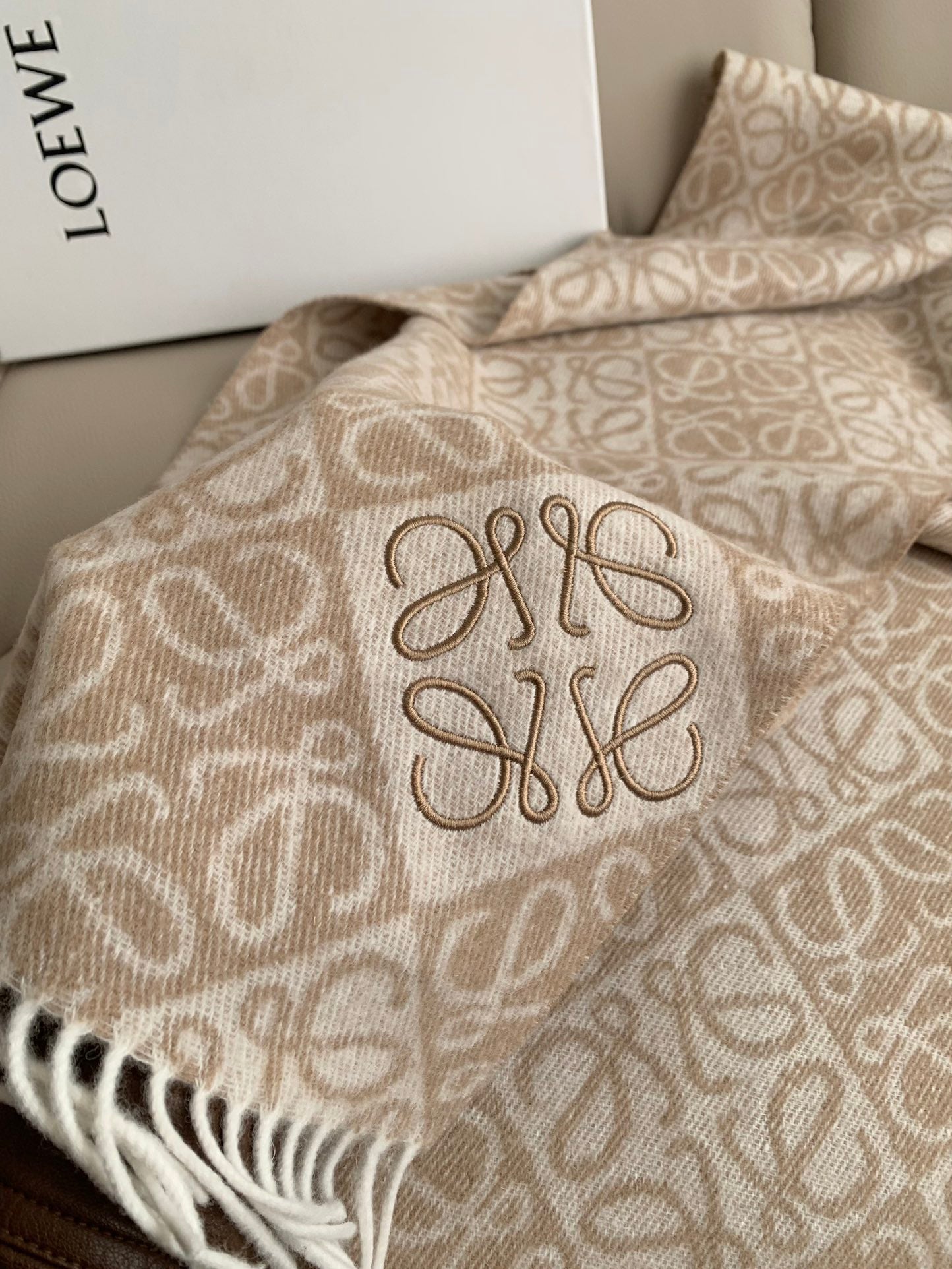 185RA64WDE Stylish Winter Scarves