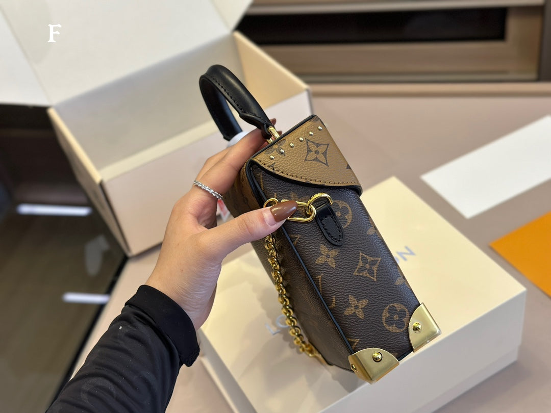 6XE135BDE Stylish leather bag 