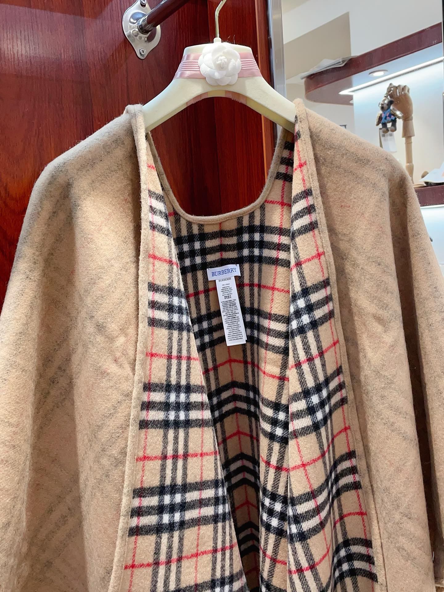 185ZR48WDE Stylish cape