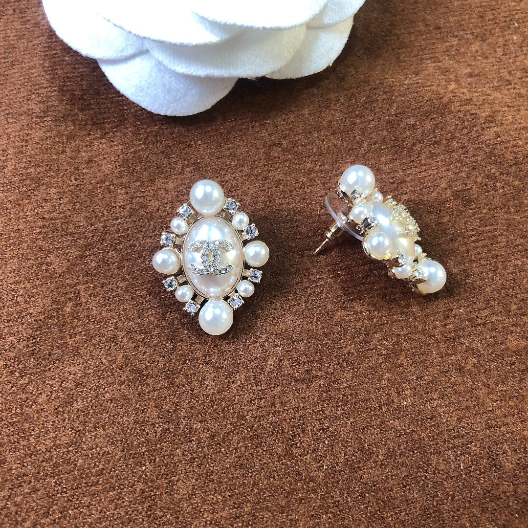 14C81EDE Stylish Earrings