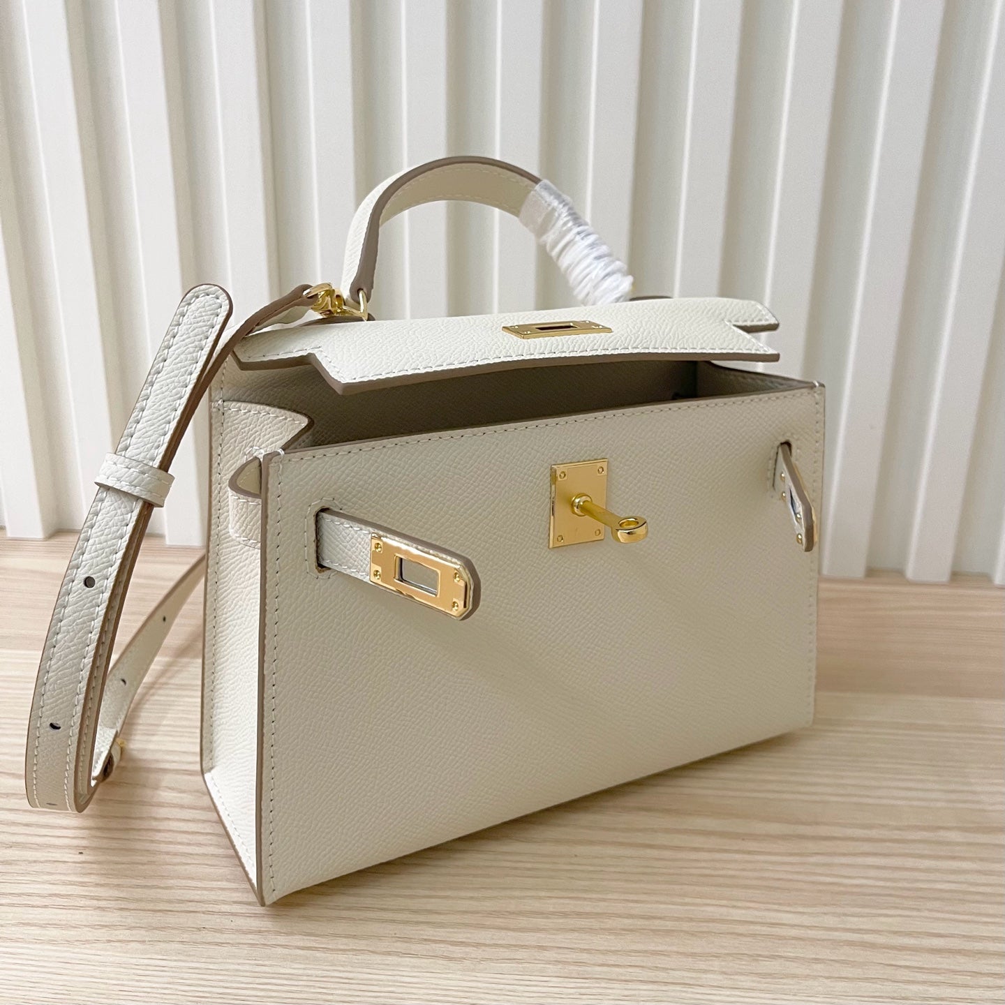 2WH26BDE Stylish leather bag