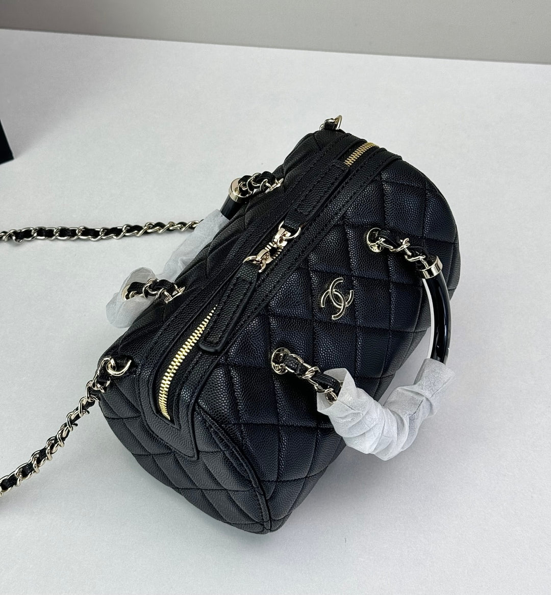 15RC55BDE Stylish leather bag