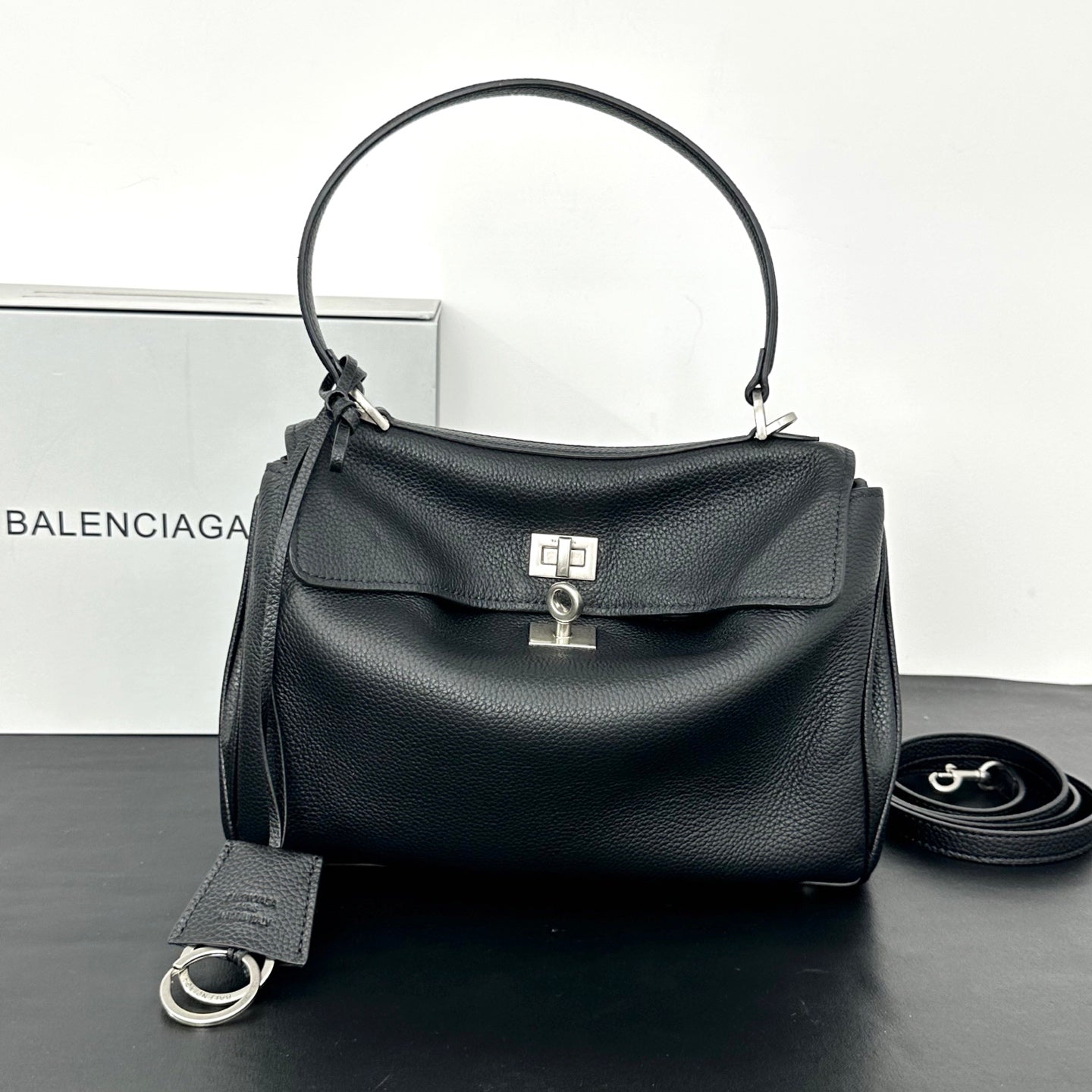 15XJ4BDE Stylish leather bag