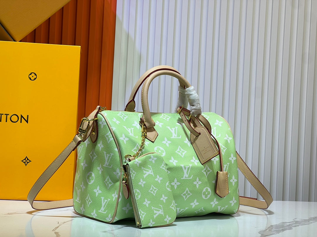 155XE17BDE Stylish leather bag
