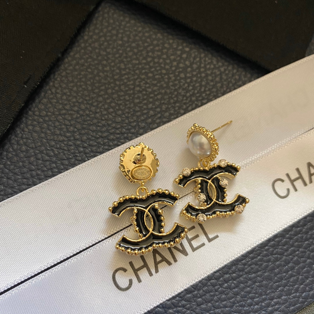 14C801EDE Stylish Earrings