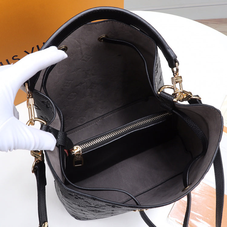 1E81BDE Stylish leather bag 