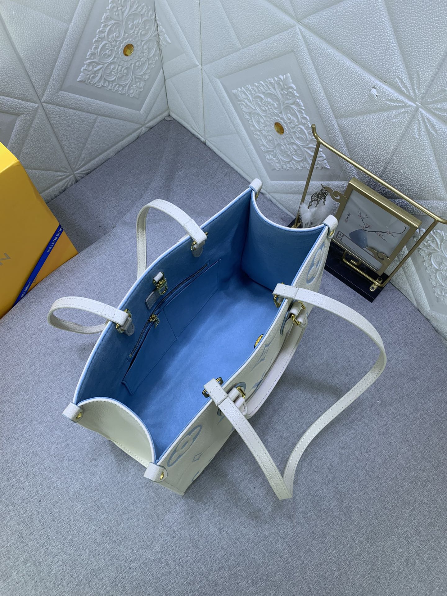 1XE279BDE Stylish leather bag 