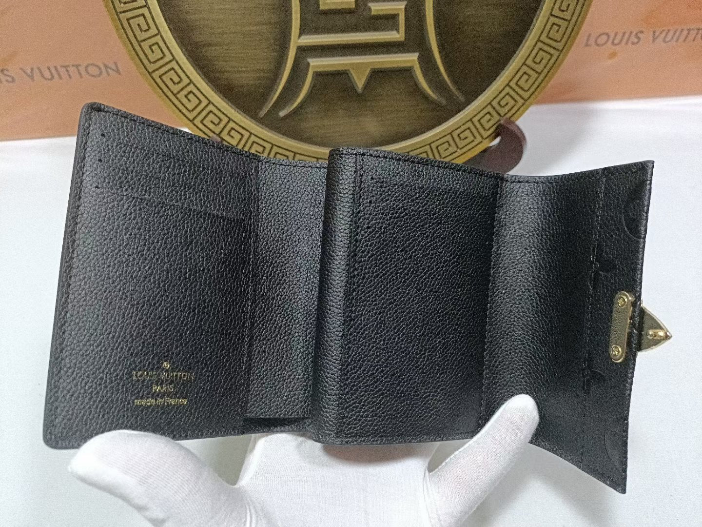 1XB385BDE Stylish leather wallets  ( with boxs)