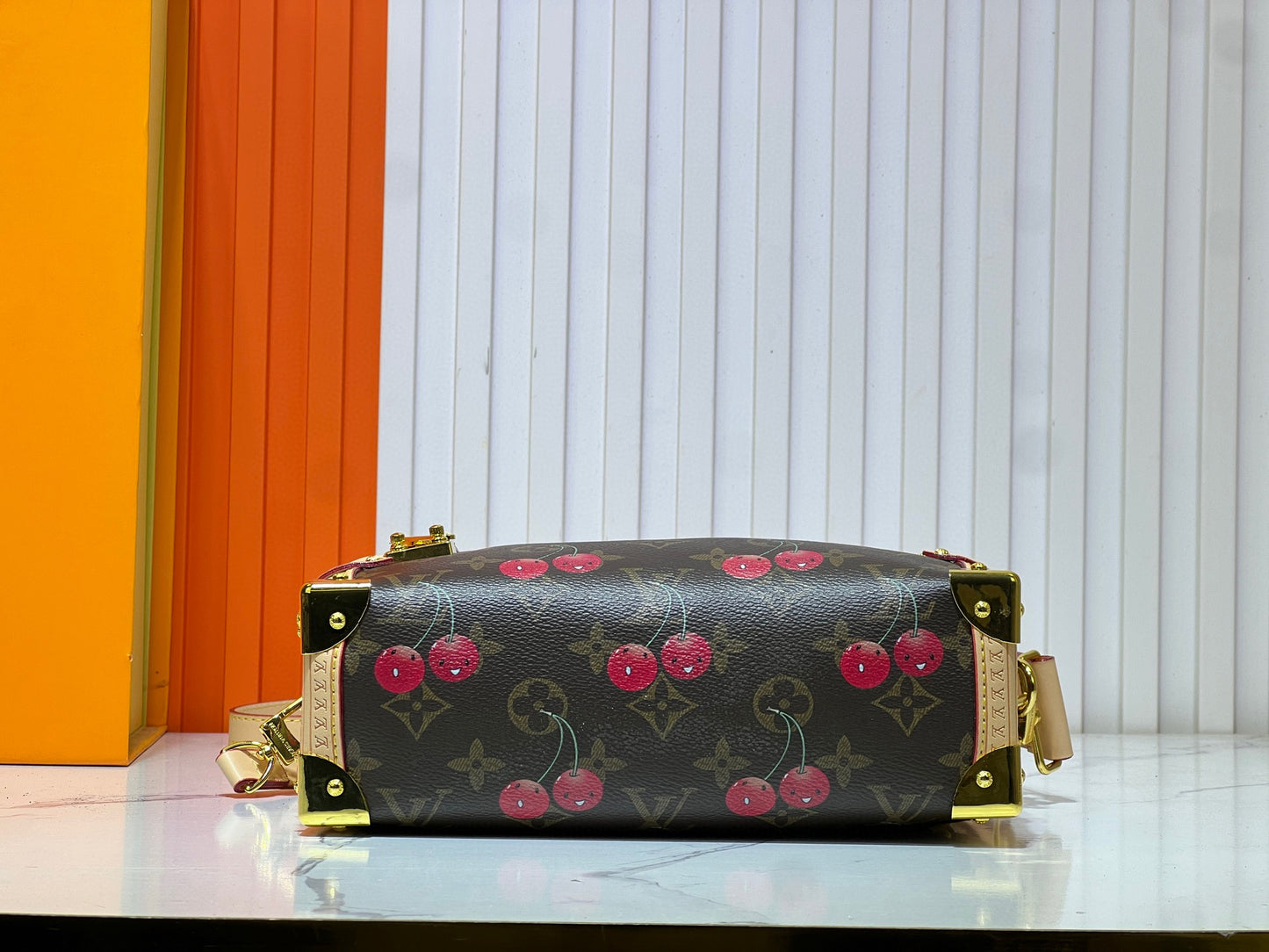 155NE18BDE Stylish leather bag