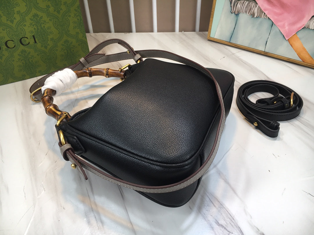 15RB117BDE Stylish leather bag