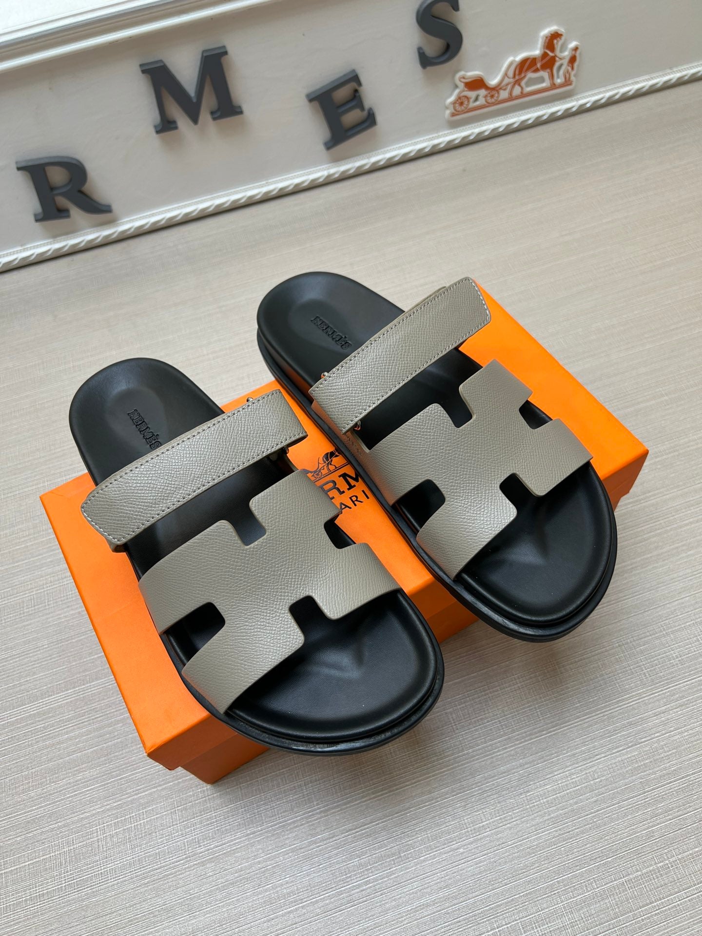 54H1ZDE Stylish slippers
