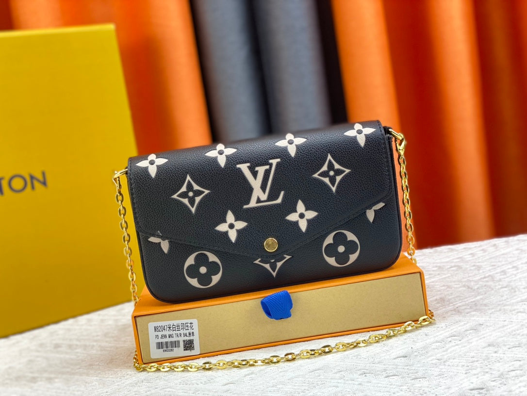 1XE173BDE Stylish leather bag 