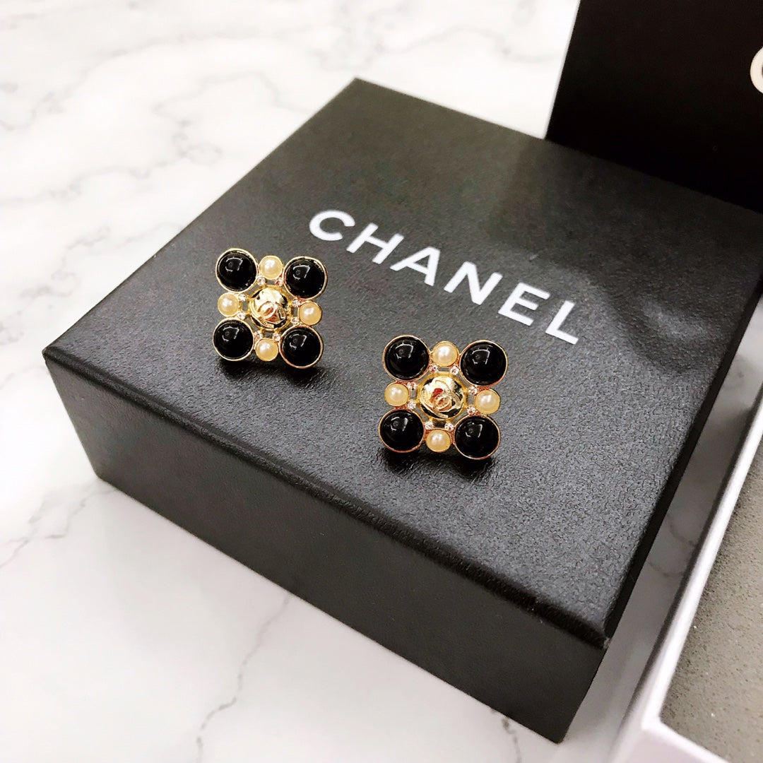 14C88EDE Stylish Earrings