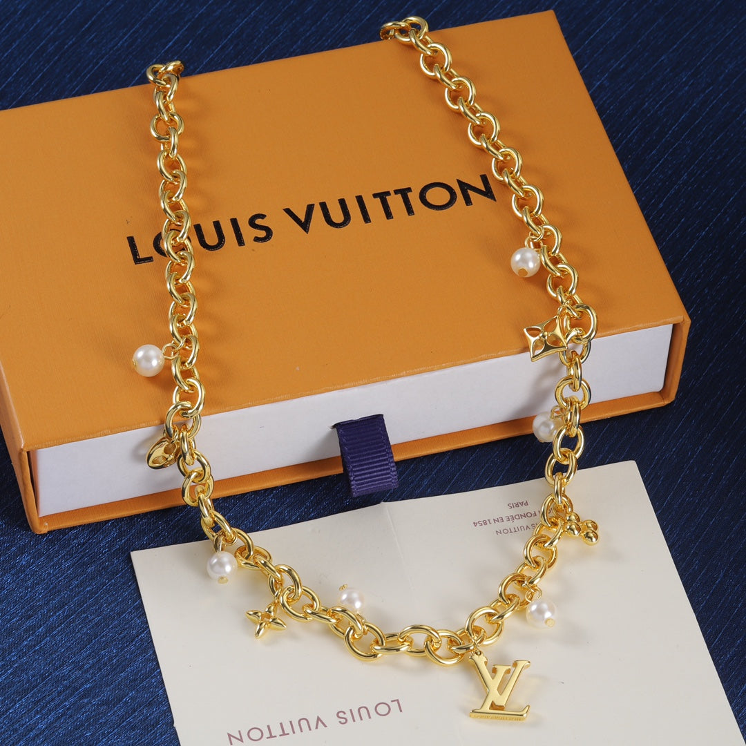 175RE32XDE Stylish Necklaces .