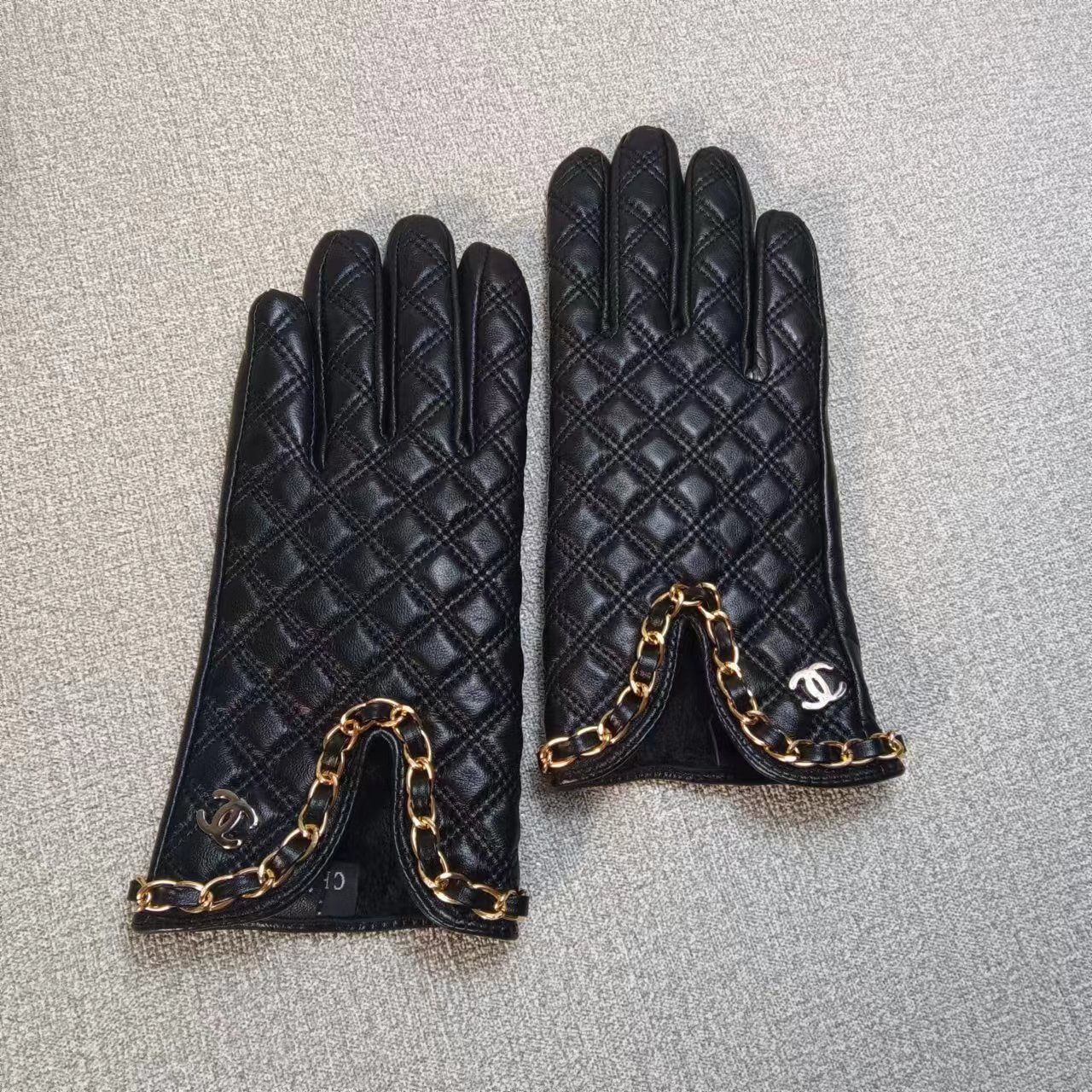 24C92SDE Stylish gloves