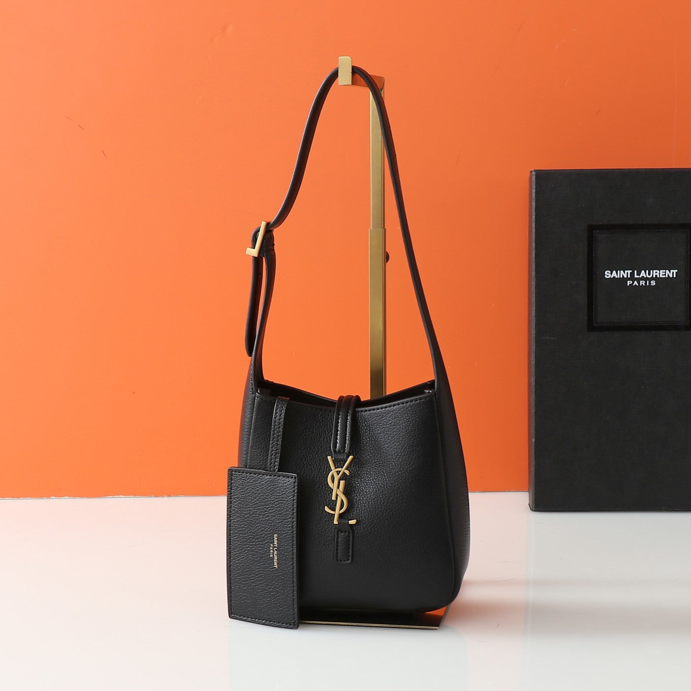 165NSL116BDE Stylish leather bag