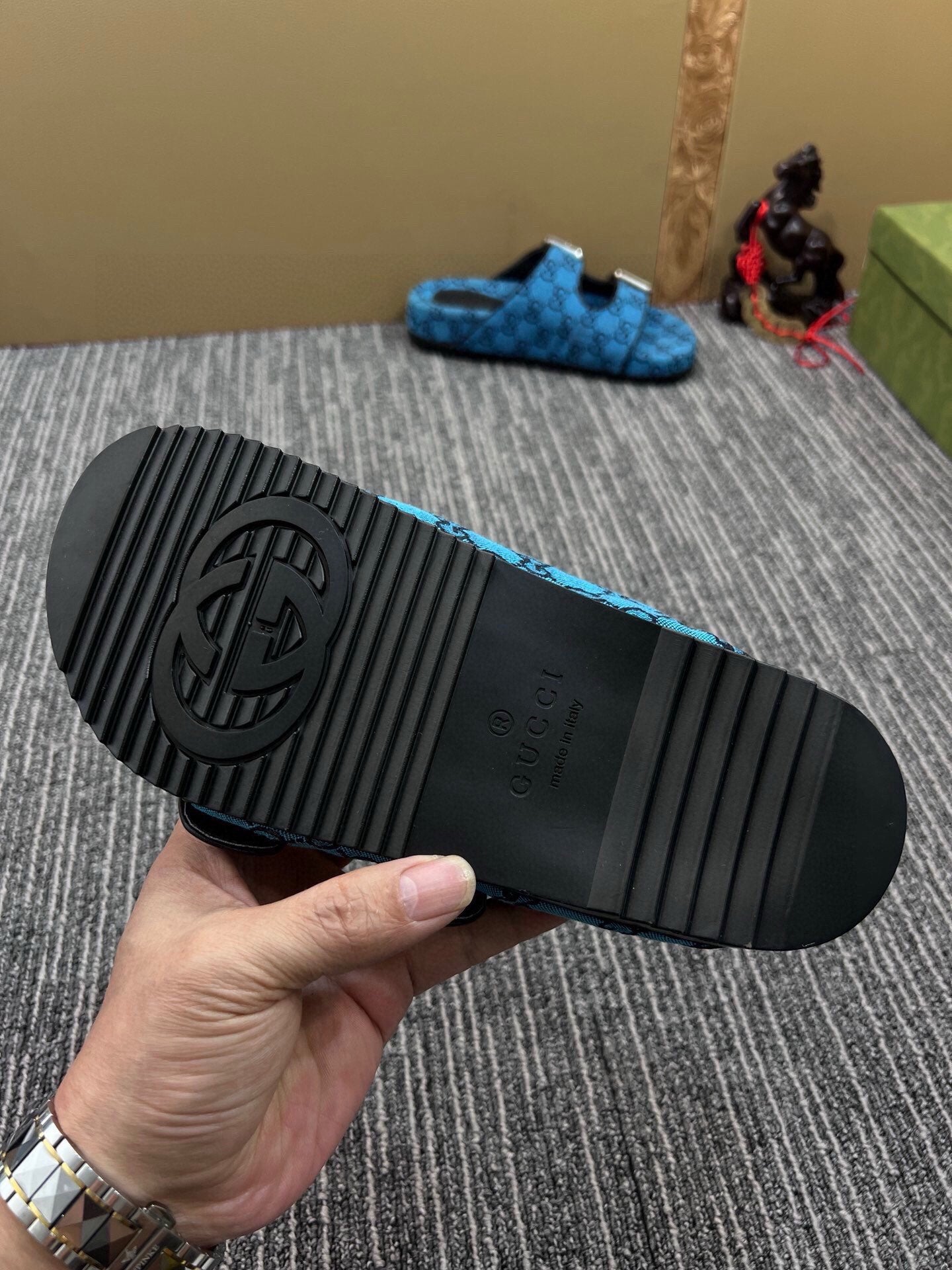 54B123ZDE Stylish slippers