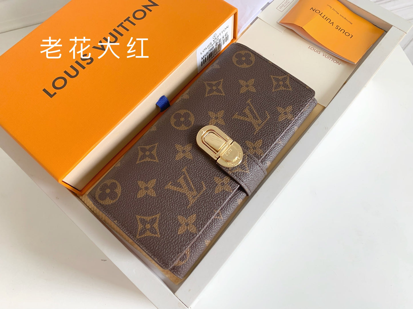 1XE73BDE Stylish leather wallets with package