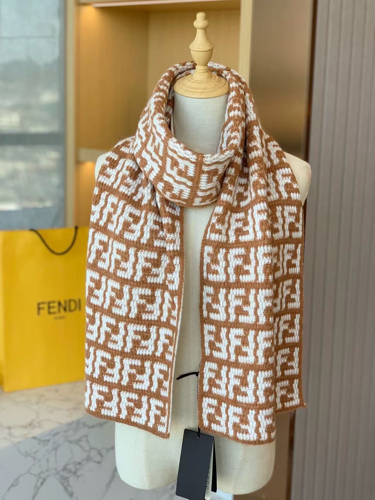 175RF56WDE Stylish Winter Scarves