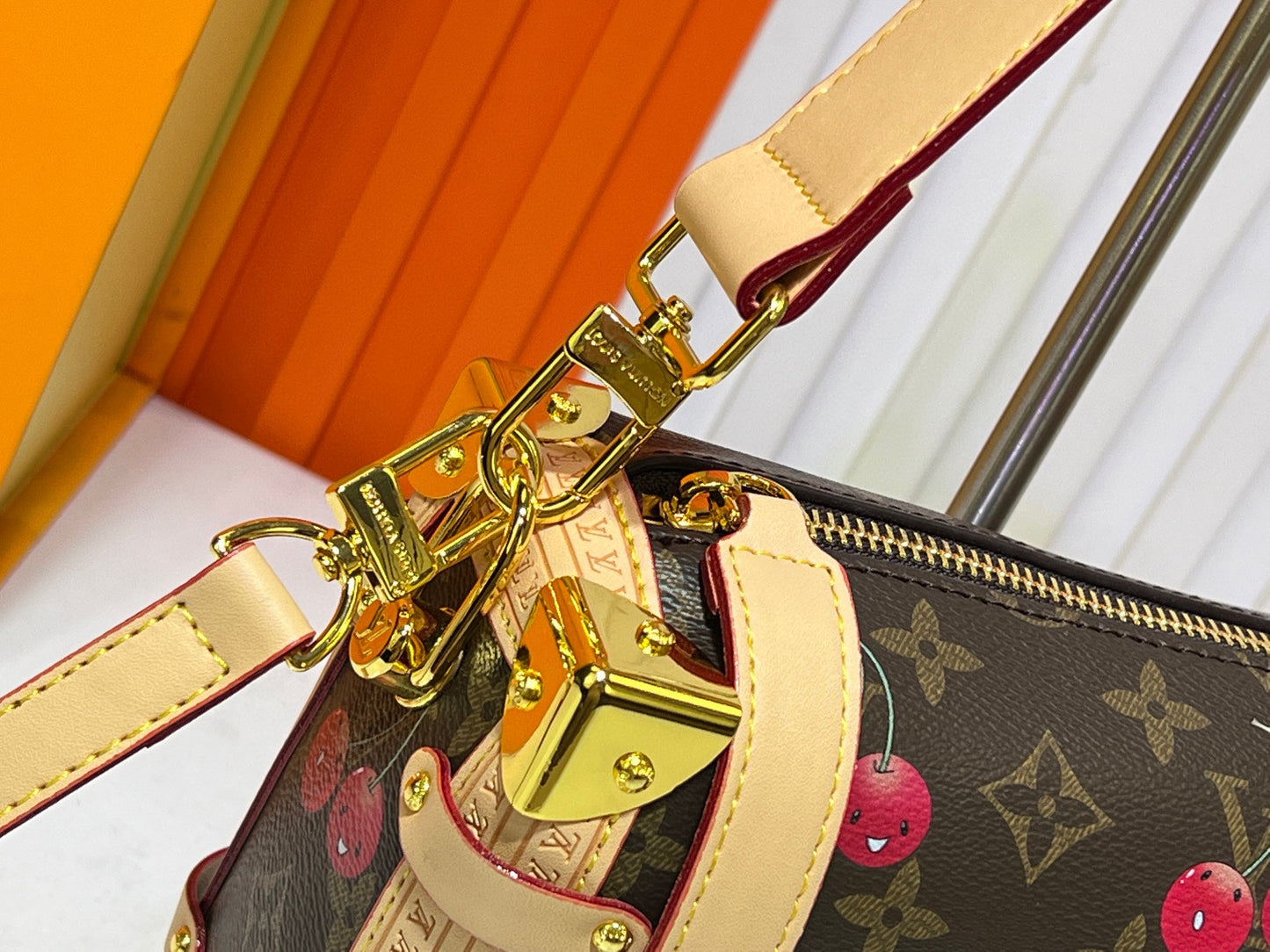 155NE18BDE Stylish leather bag