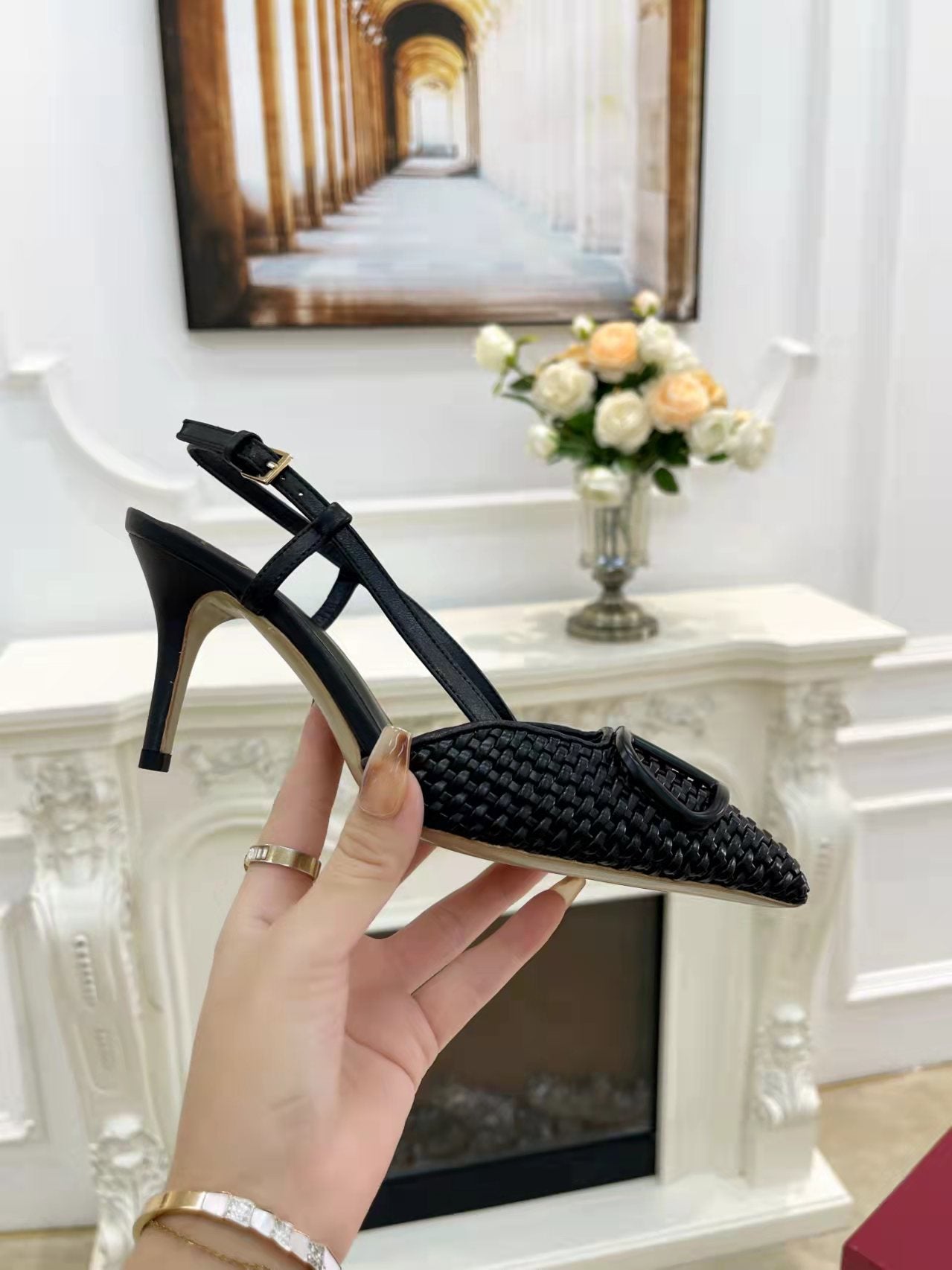 2YVL38ZDE Stylish leather  High heels