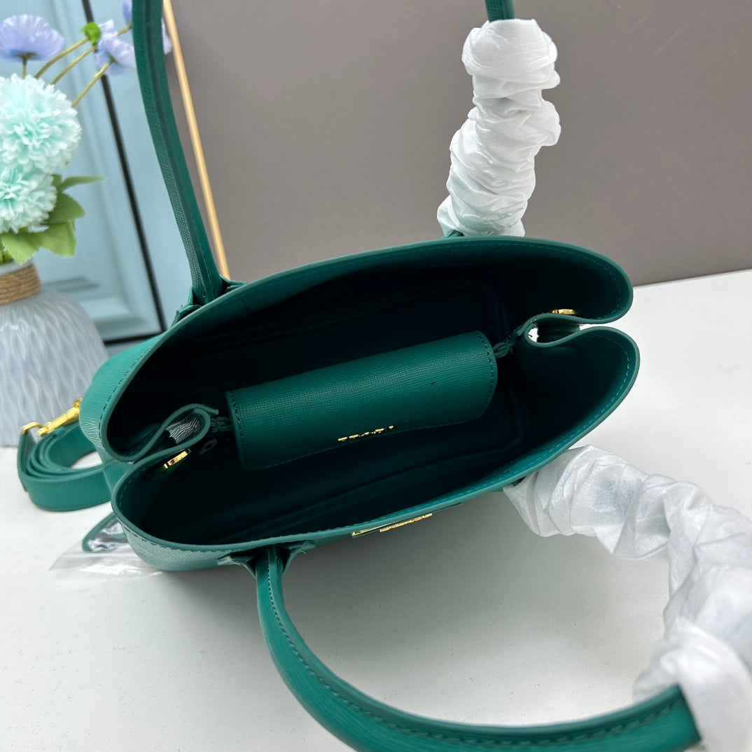 1XPD115BDE Stylish leather bag 