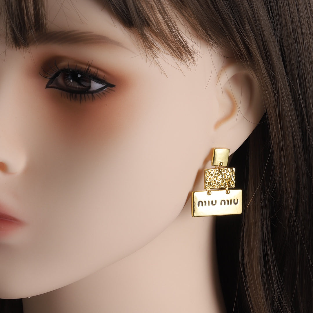 14A524EDE Stylish Earrings