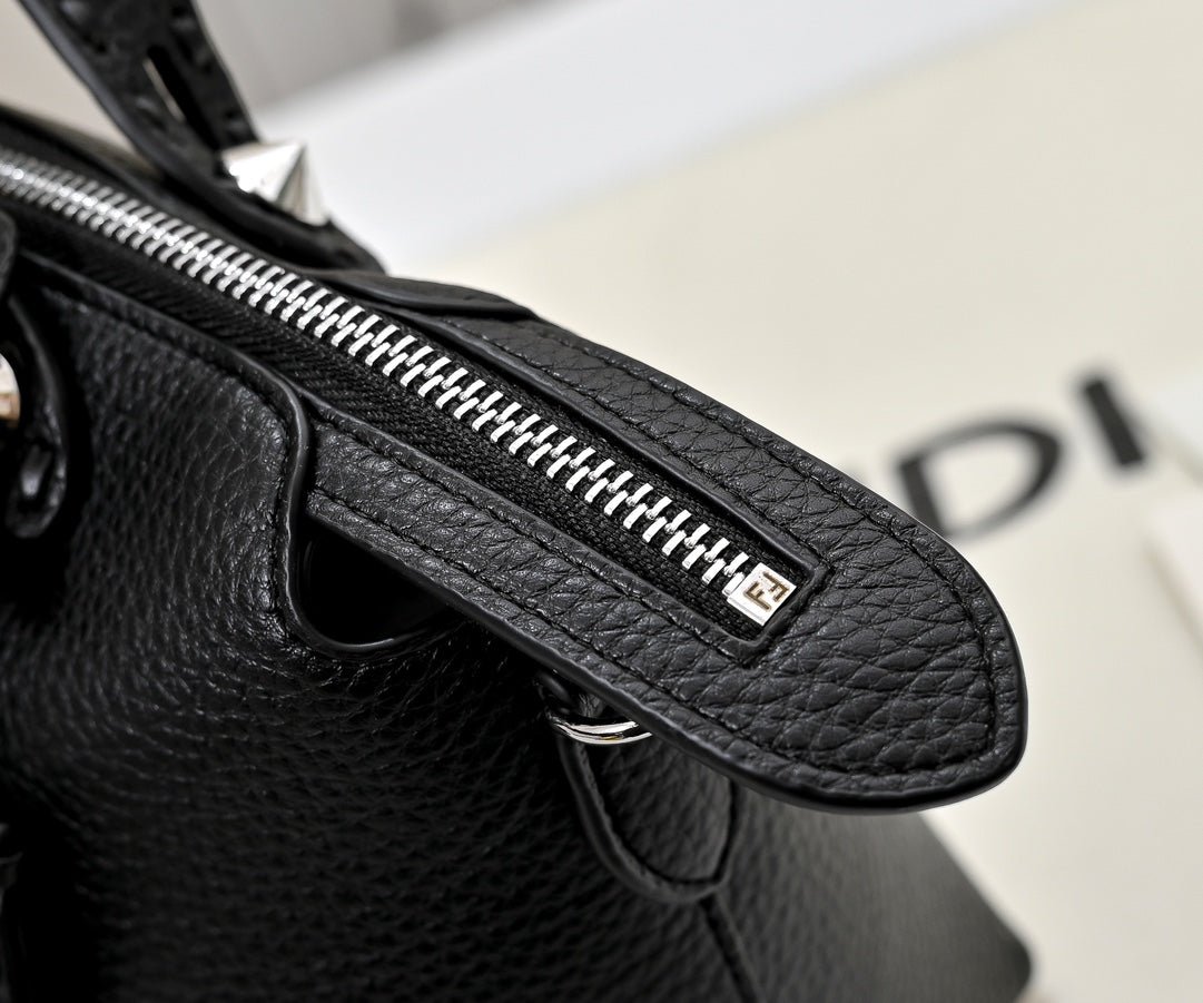 1WF109BDE Stylish leather bag