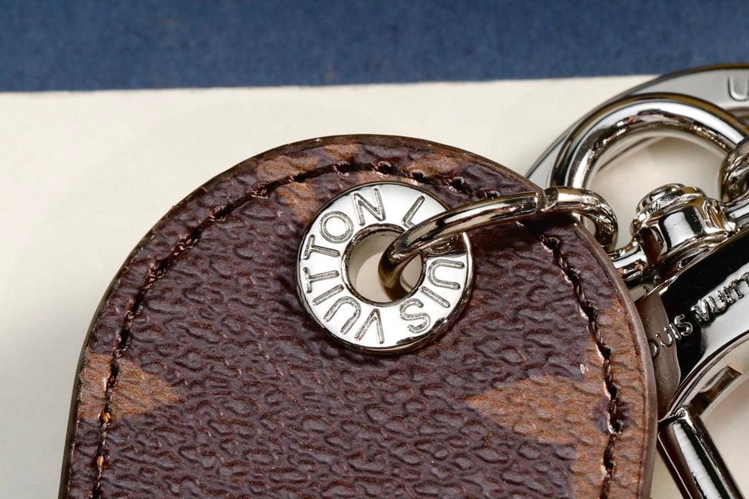 3RE18ADE Stylish key closure