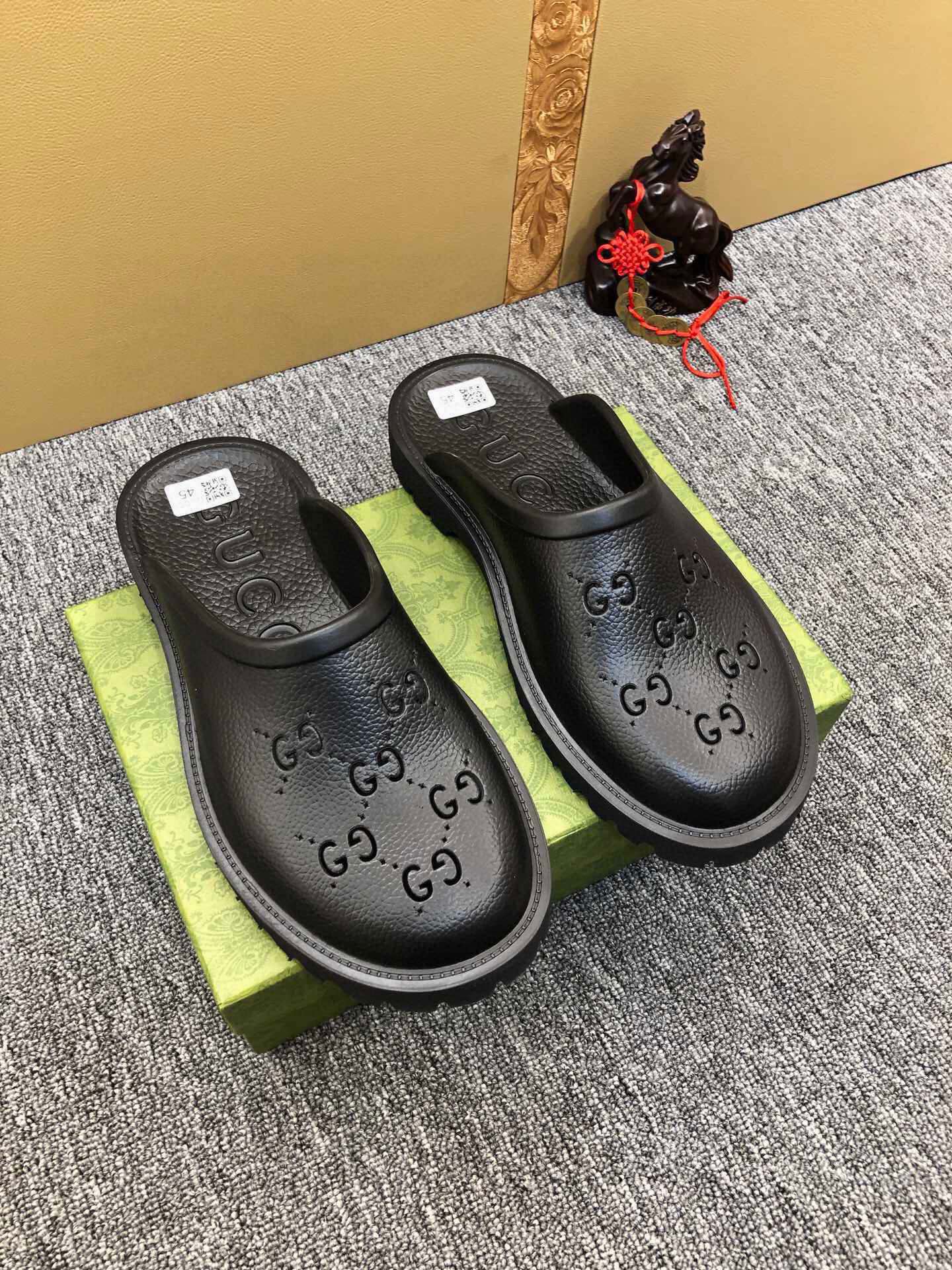 5WB243ZDE Stylish Slippers