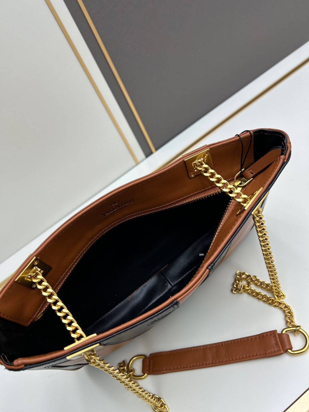 2WVL47BDE Stylish leather bag