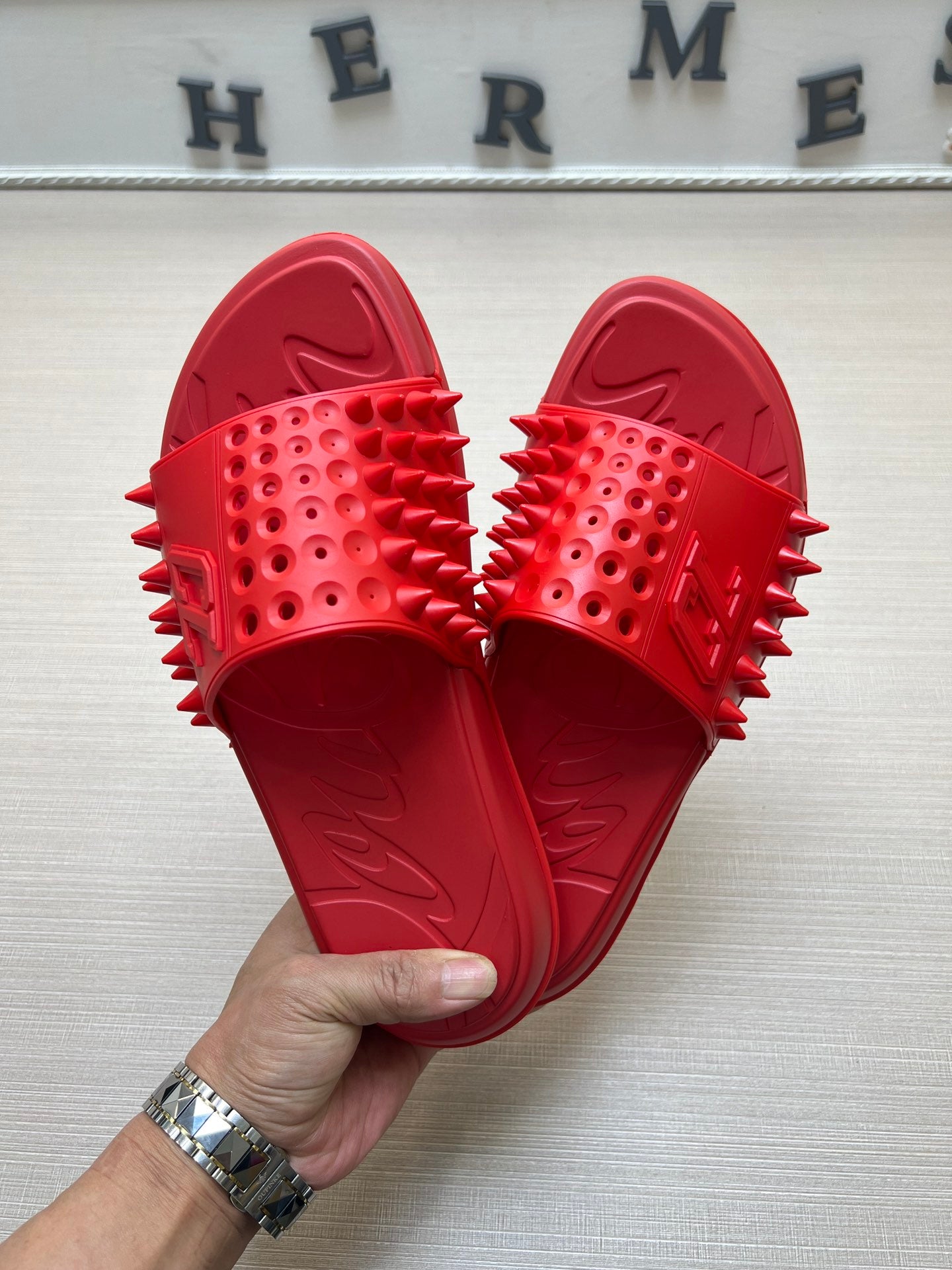 54A18ZDE Stylish slippers