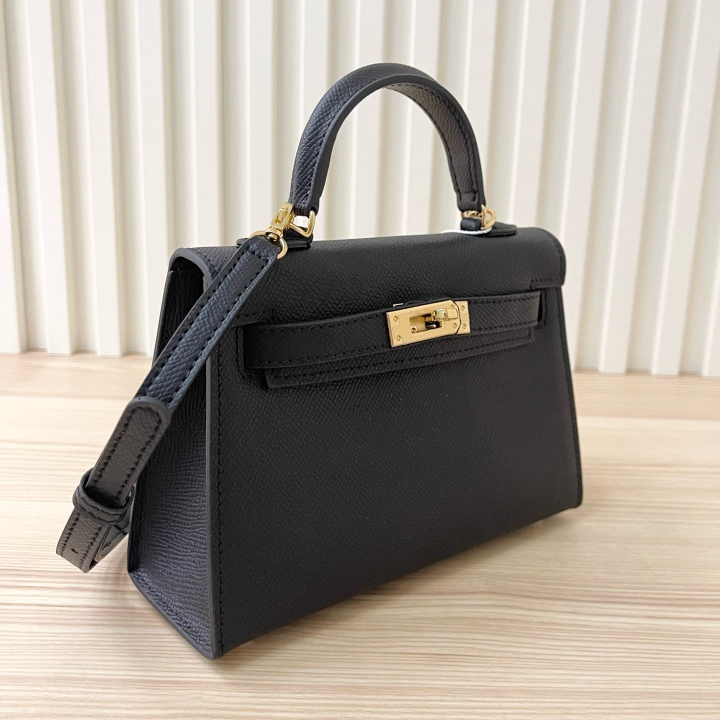2WH26BDE Stylish leather bag