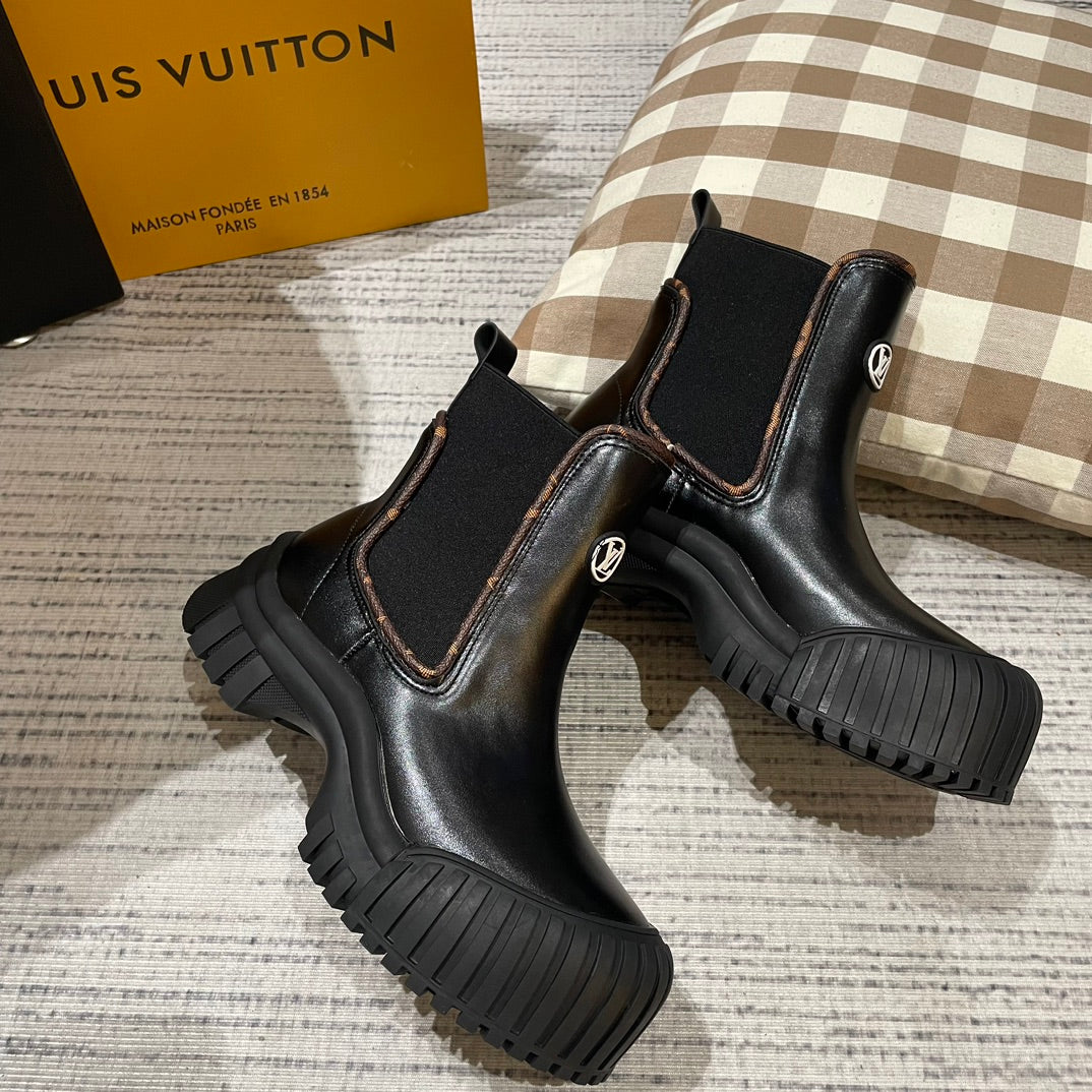 1JE8ZDE Stylish leather boots