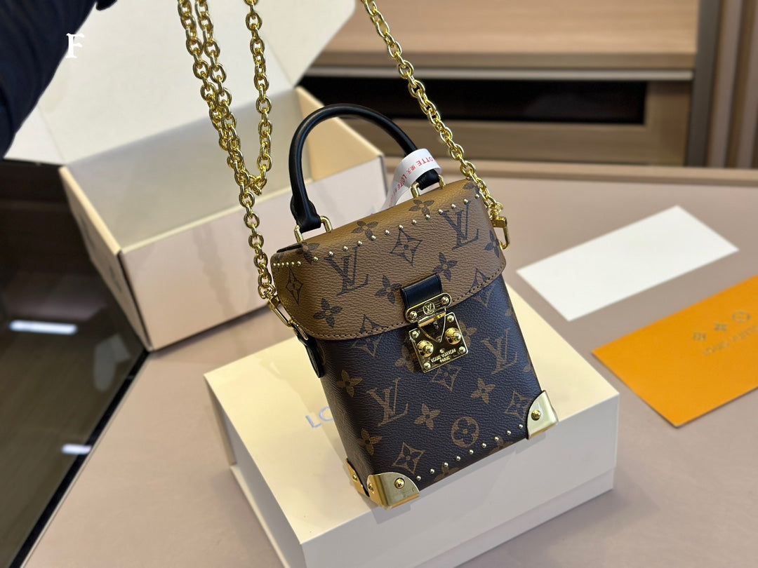 6XE135BDE Stylish leather bag 