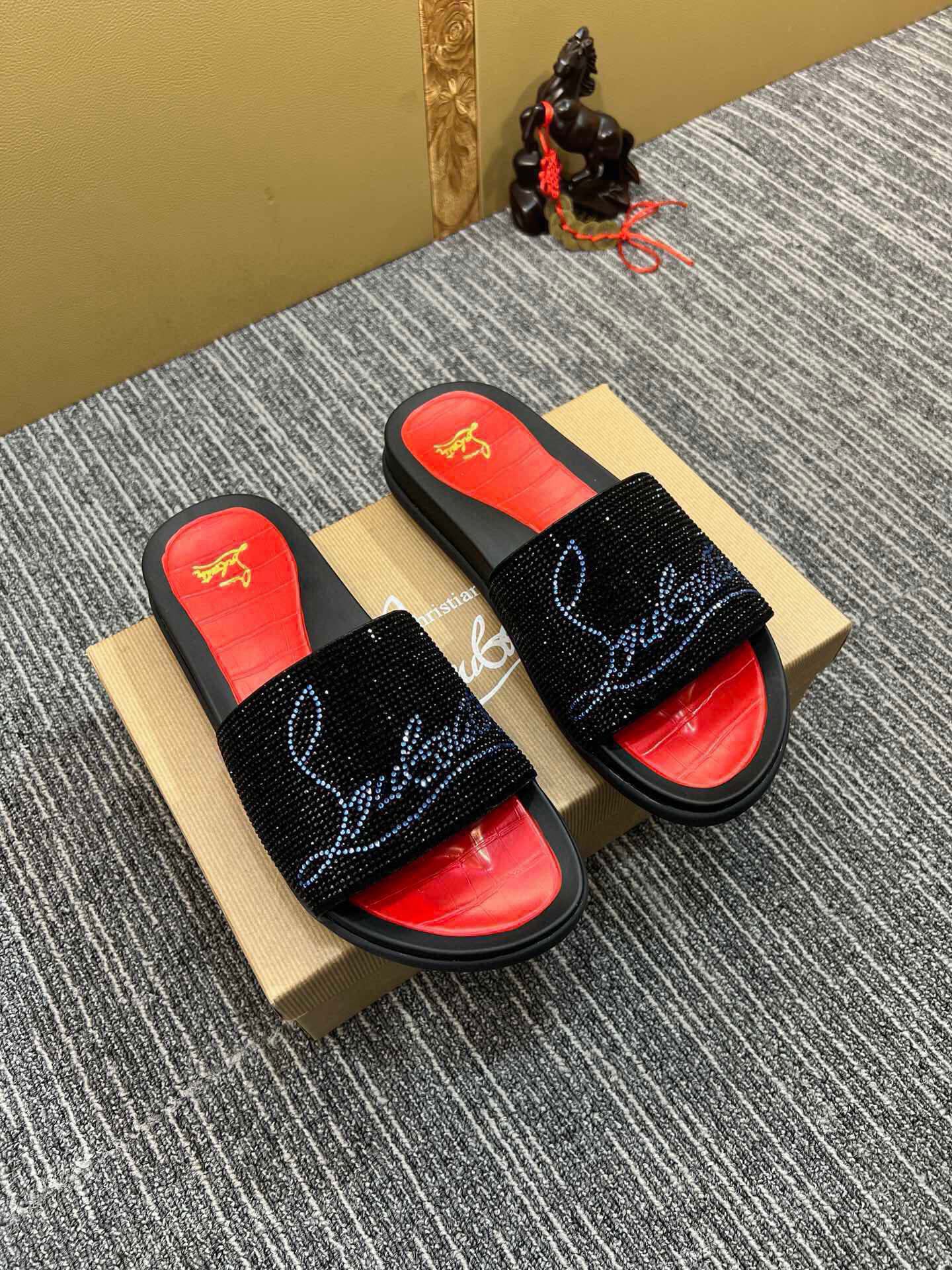 54A128ZDE Stylish slippers