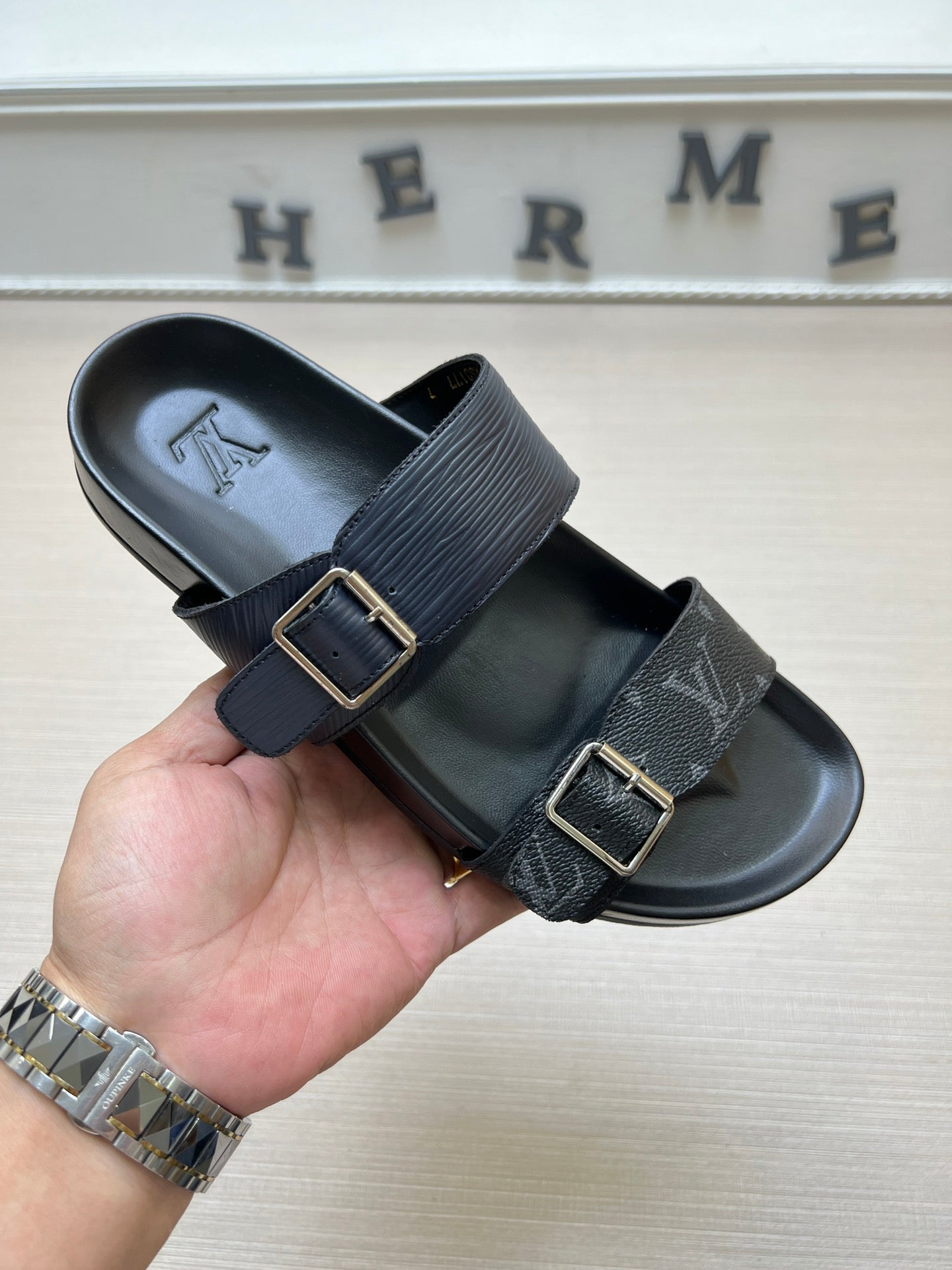 54E87ZDE Stylish slippers