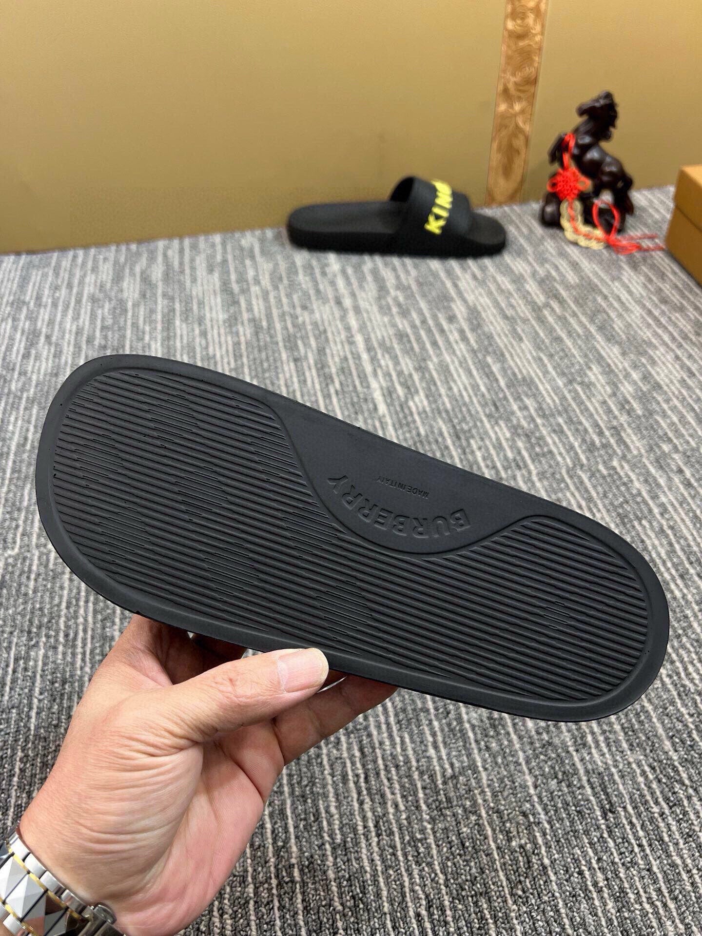 535ZR255ZDE Stylish Slippers