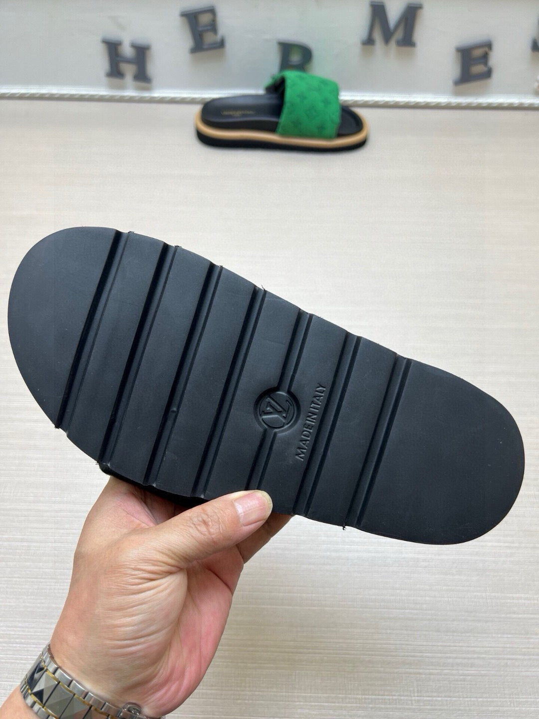 5QE8ZDE Stylish Slippers
