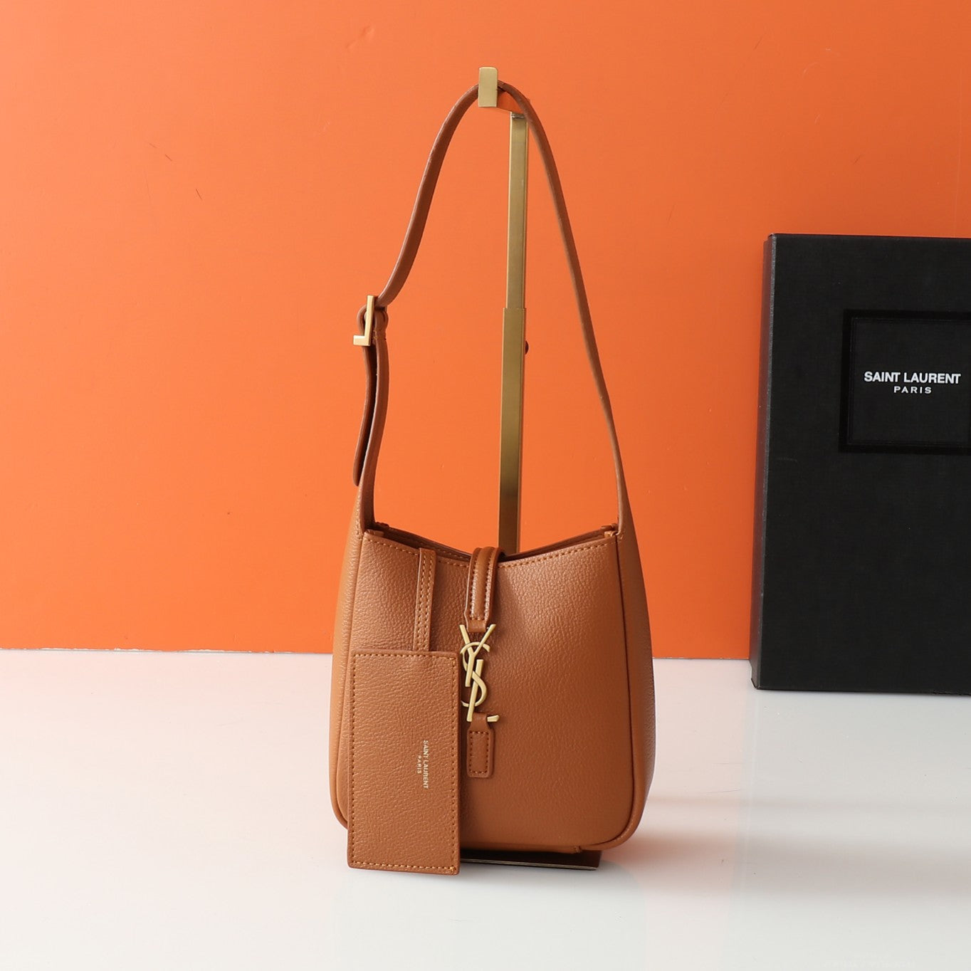 165NSL116BDE Stylish leather bag