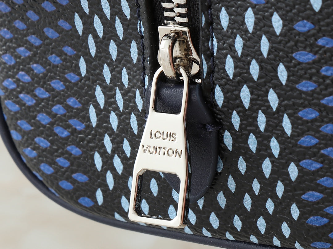 15RE69BDE Stylish leather bag