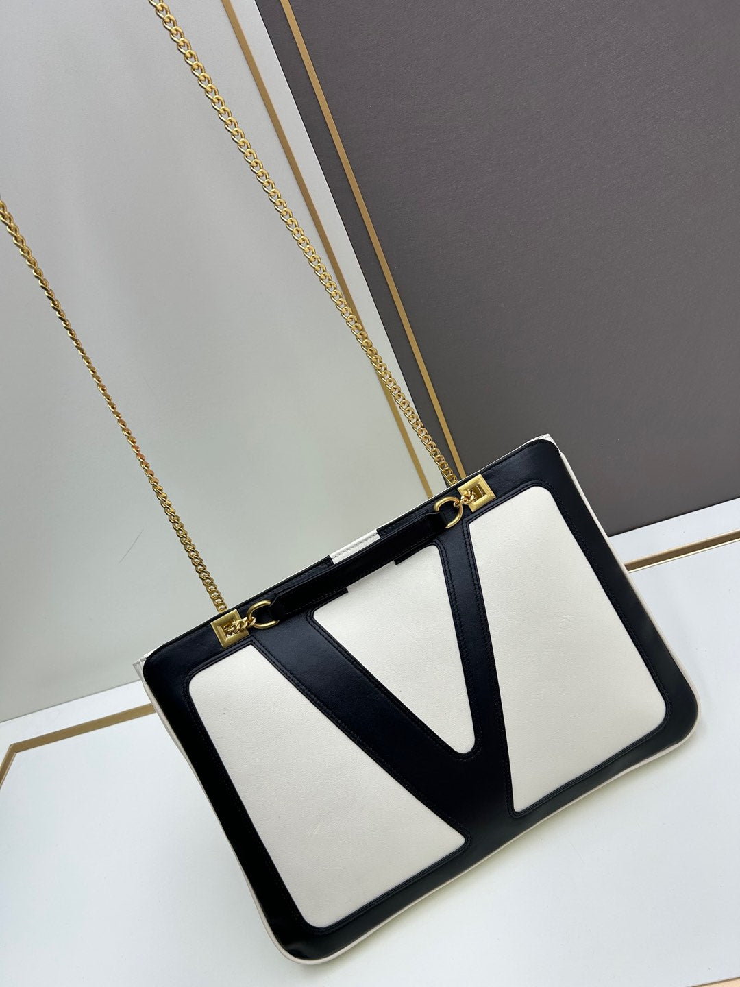 2WVL47BDE Stylish leather bag