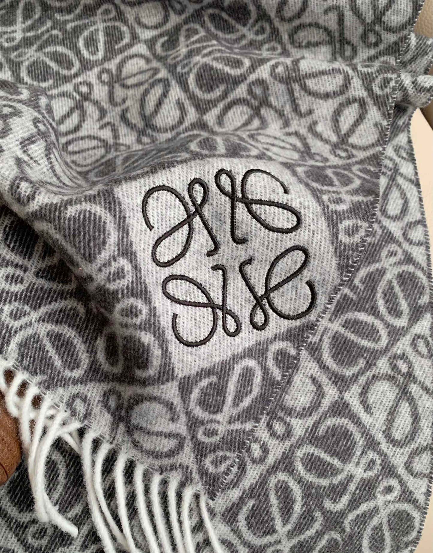 185RA64WDE Stylish Winter Scarves