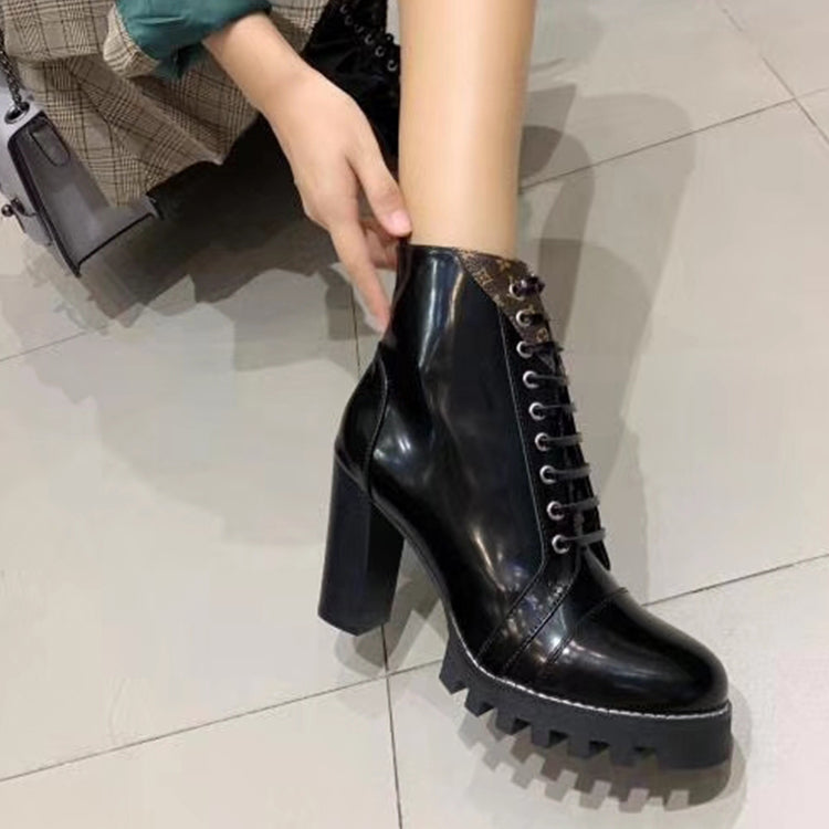 2E04ZDE Stylish Boots
