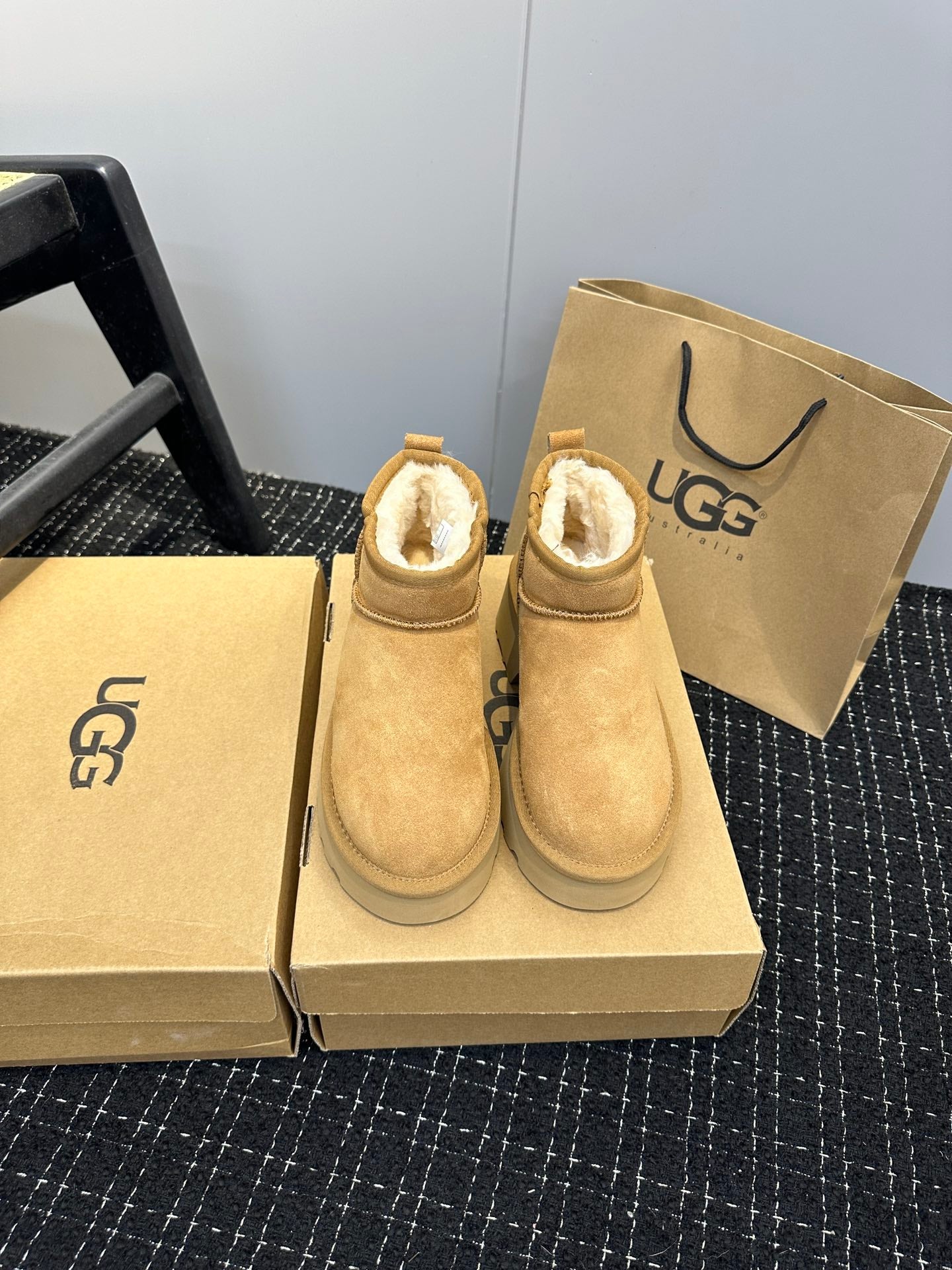 1LU6ZDE Stylish snow boots