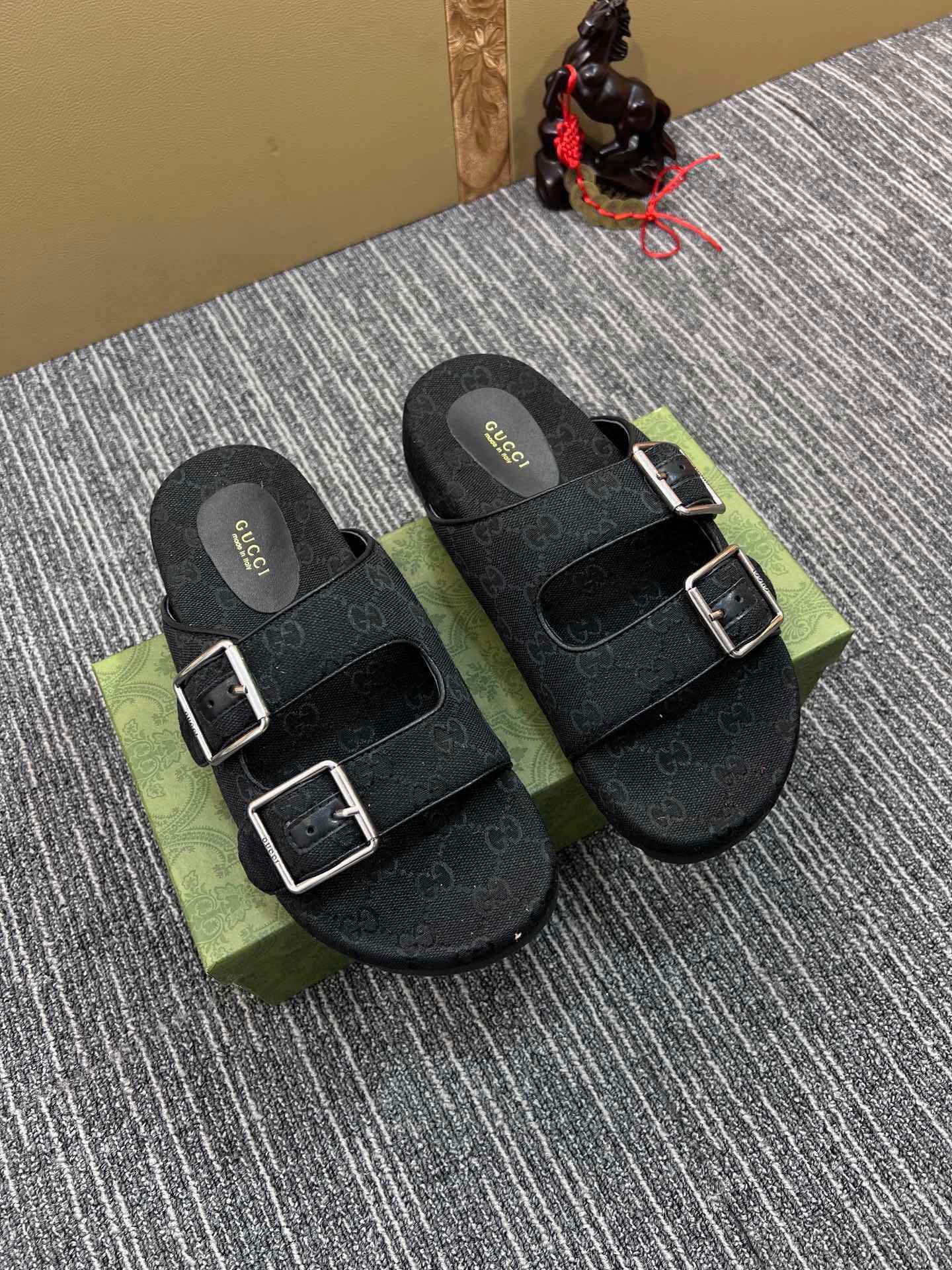 54B123ZDE Stylish slippers