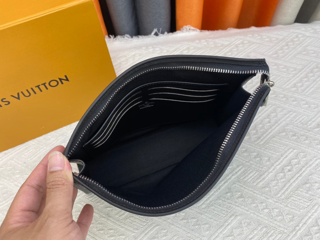 1XE386BDE Stylish leather bag