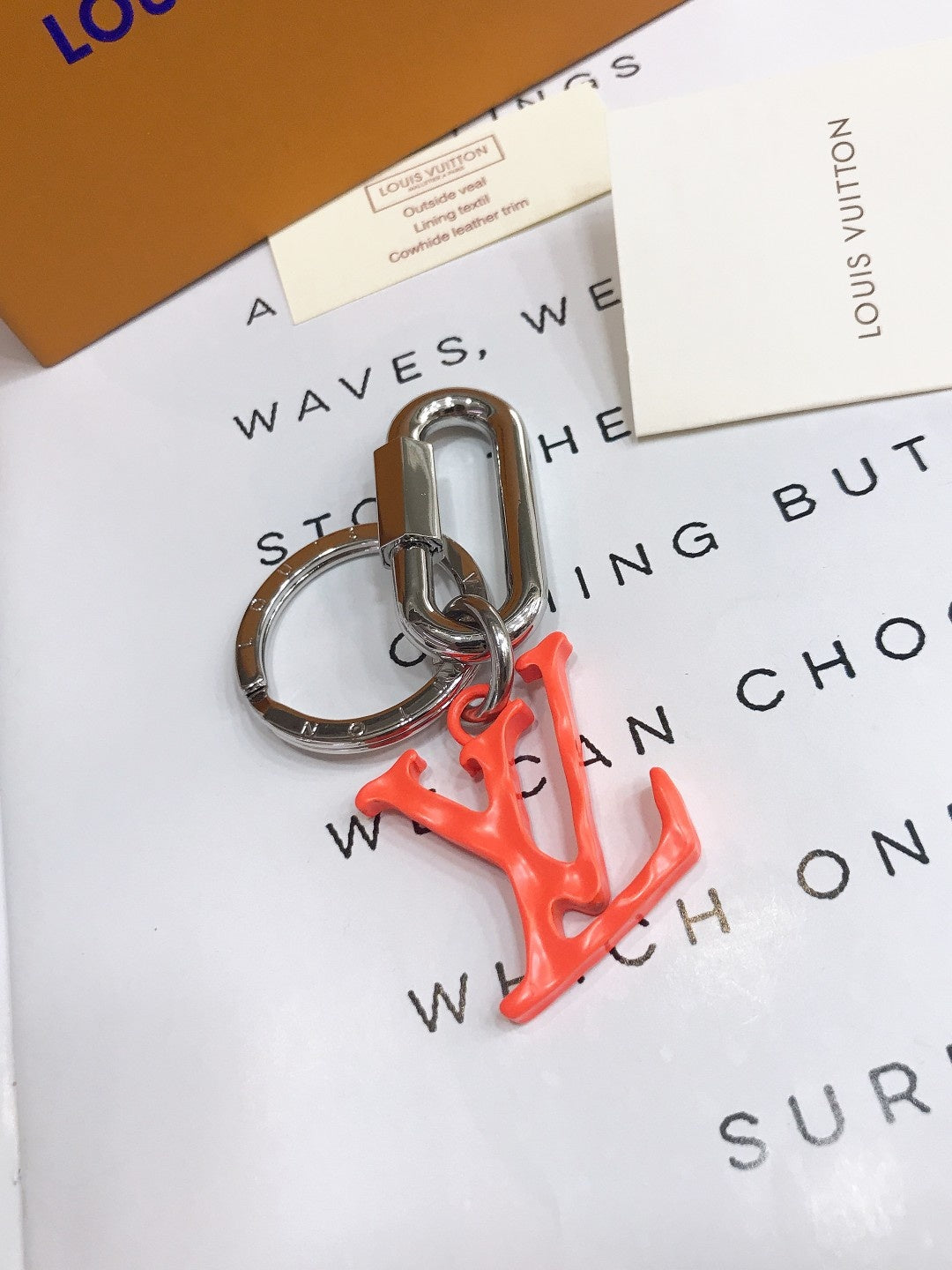 14E29ADE Stylish key closure