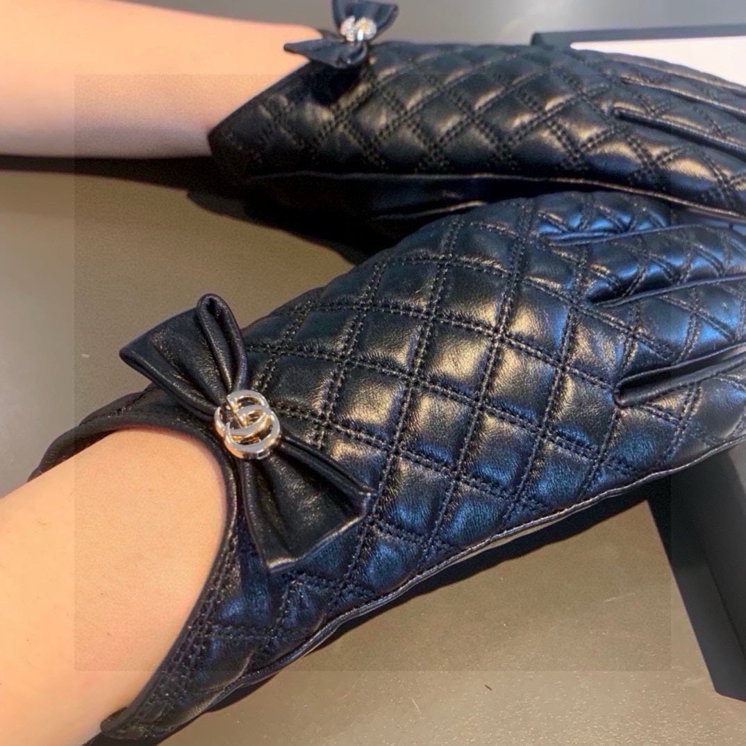 14B7SDE Stylish sheepskin gloves