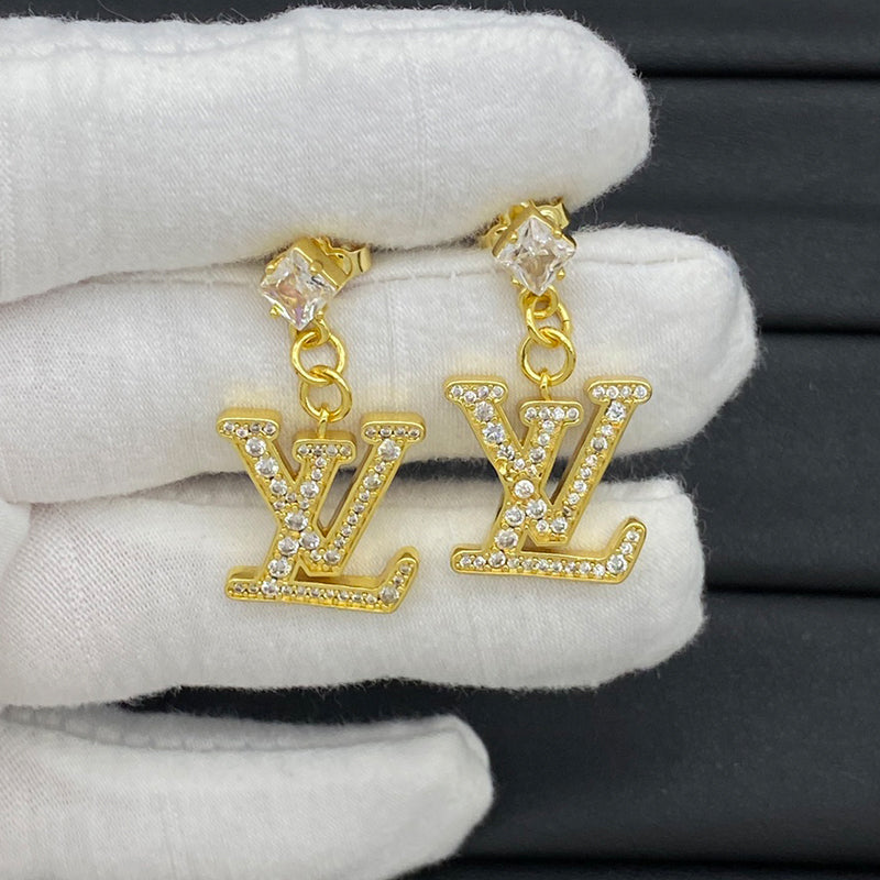14E997EDE Stylish Earrings